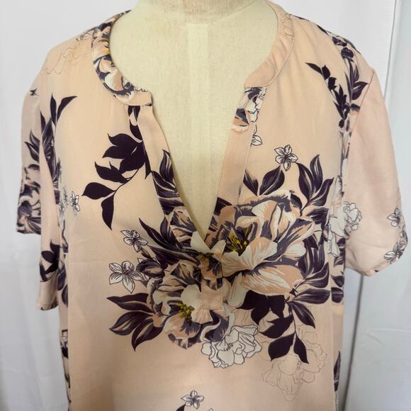 Torrid Floral Tunic Top Blouse Size 1 (US 14/16) Plus Short Sleeve Pink V-Neck - Picture 5 of 10
